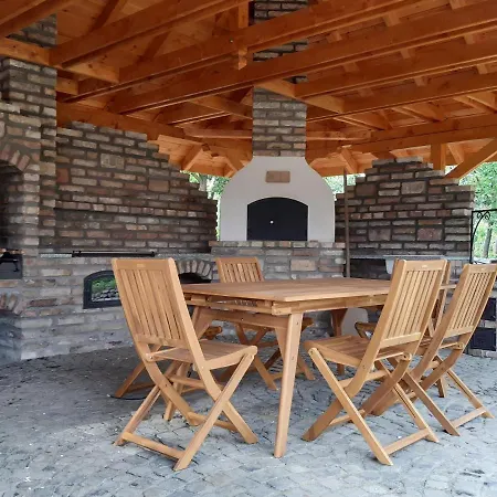 Morvai Panzio Mogyoród