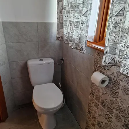 Morvai Panzio 3*