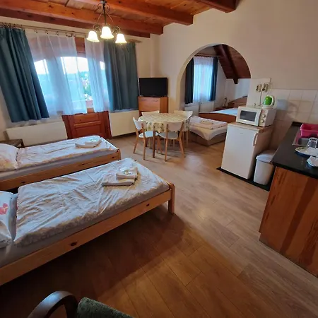 Morvai Panzio 3*