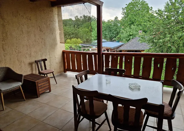 Morvai Panzio 住宿加早餐酒店 Mogyoród